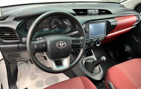 Toyota Hilux VIII, 2021 год, 3 090 000 рублей, 13 фотография