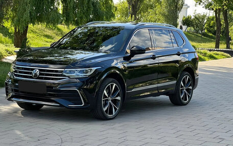 Volkswagen Tiguan II, 2022 год, 3 750 000 рублей, 4 фотография