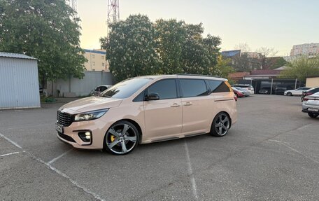 KIA Carnival III, 2019 год, 3 900 000 рублей, 2 фотография