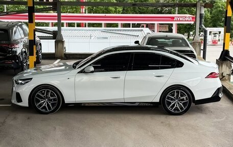 BMW 5 серия, 2024 год, 5 960 000 рублей, 3 фотография