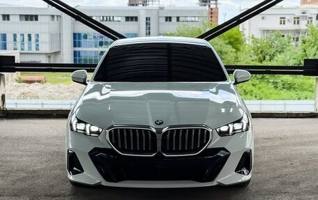 BMW 5 серия, 2024 год, 5 960 000 рублей, 2 фотография