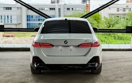 BMW 5 серия, 2024 год, 5 960 000 рублей, 5 фотография