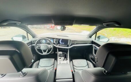 Volkswagen Touareg III, 2021 год, 5 999 999 рублей, 10 фотография