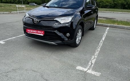 Toyota RAV4, 2019 год, 2 690 000 рублей, 2 фотография