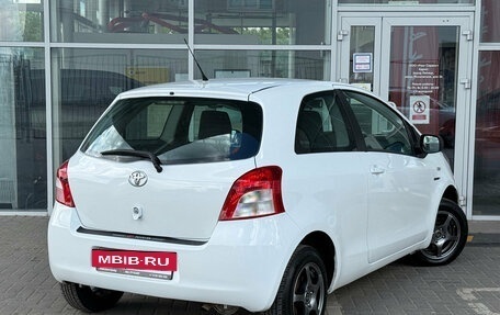 Toyota Yaris III рестайлинг, 2008 год, 499 000 рублей, 2 фотография