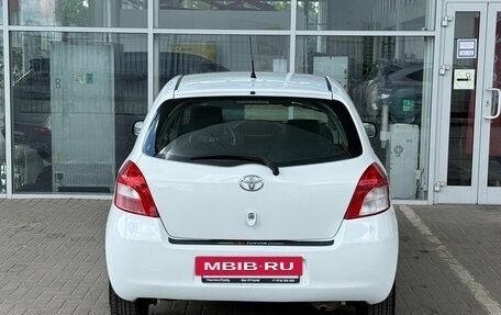 Toyota Yaris III рестайлинг, 2008 год, 499 000 рублей, 4 фотография