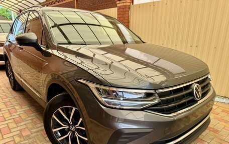 Volkswagen Tiguan II, 2021 год, 2 750 000 рублей, 2 фотография