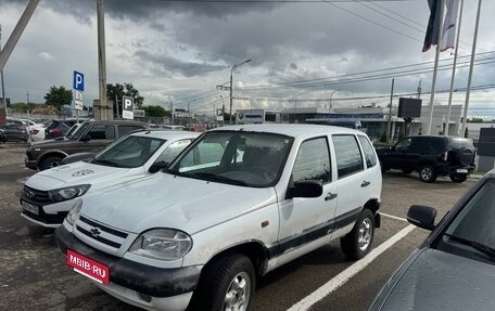 Chevrolet Niva I рестайлинг, 2003 год, 149 000 рублей, 2 фотография