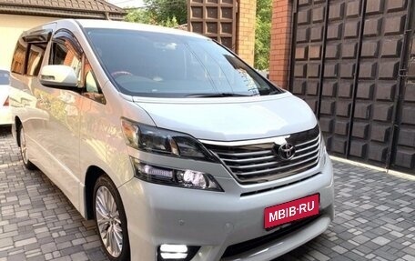 Toyota Vellfire I, 2011 год, 2 250 000 рублей, 1 фотография