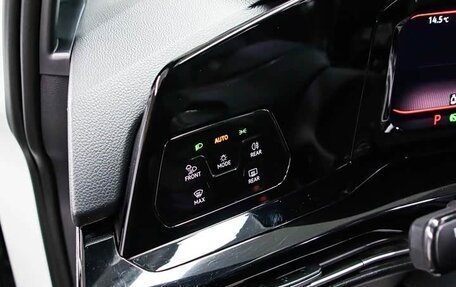 Volkswagen Golf VIII, 2023 год, 2 160 000 рублей, 17 фотография