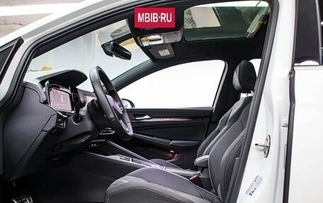 Volkswagen Golf VIII, 2023 год, 2 160 000 рублей, 18 фотография