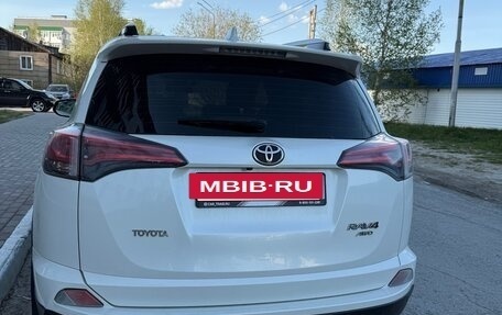 Toyota RAV4, 2016 год, 2 650 000 рублей, 3 фотография