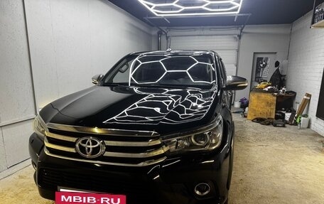 Toyota Hilux VIII, 2016 год, 2 650 000 рублей, 6 фотография