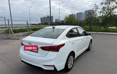 Hyundai Solaris II рестайлинг, 2017 год, 1 000 000 рублей, 5 фотография