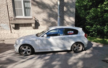 BMW 1 серия, 2011 год, 720 000 рублей, 2 фотография