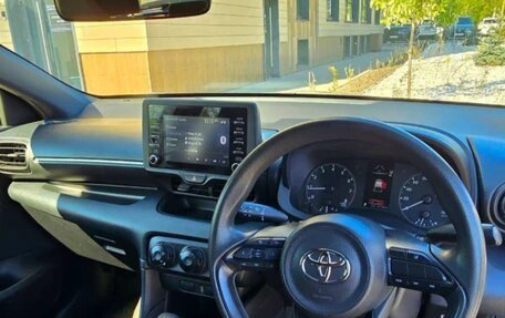 Toyota Yaris, 2020 год, 1 085 000 рублей, 14 фотография