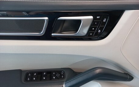Porsche Cayenne III, 2018 год, 7 370 000 рублей, 15 фотография