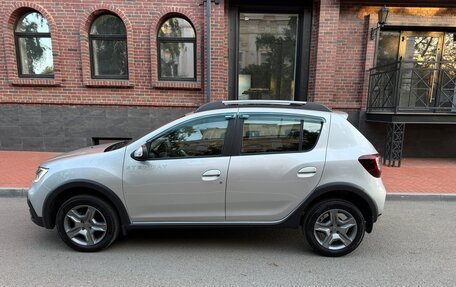 Renault Sandero II рестайлинг, 2020 год, 1 300 000 рублей, 2 фотография