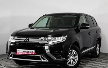 Mitsubishi Outlander III рестайлинг 3, 2018 год, 2 099 000 рублей, 2 фотография