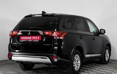 Mitsubishi Outlander III рестайлинг 3, 2018 год, 2 099 000 рублей, 6 фотография
