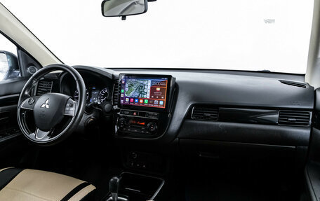 Mitsubishi Outlander III рестайлинг 3, 2018 год, 2 099 000 рублей, 10 фотография