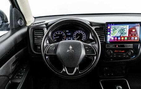 Mitsubishi Outlander III рестайлинг 3, 2018 год, 2 099 000 рублей, 13 фотография
