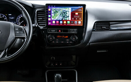 Mitsubishi Outlander III рестайлинг 3, 2018 год, 2 099 000 рублей, 15 фотография
