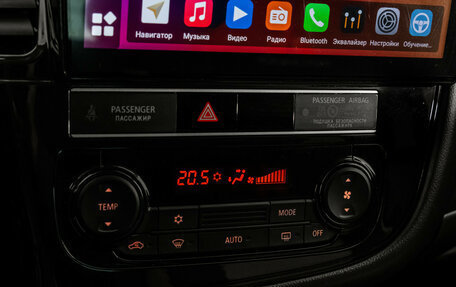 Mitsubishi Outlander III рестайлинг 3, 2018 год, 2 099 000 рублей, 16 фотография