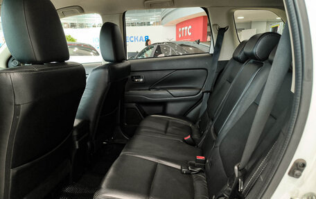 Mitsubishi Outlander III рестайлинг 3, 2015 год, 1 750 000 рублей, 16 фотография