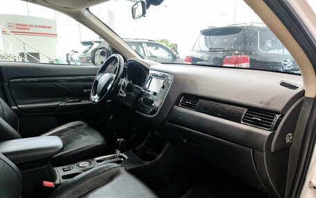 Mitsubishi Outlander III рестайлинг 3, 2015 год, 1 750 000 рублей, 15 фотография