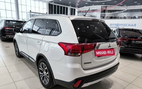 Mitsubishi Outlander III рестайлинг 3, 2015 год, 1 750 000 рублей, 11 фотография