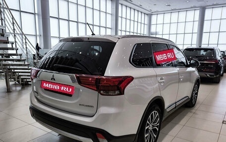 Mitsubishi Outlander III рестайлинг 3, 2015 год, 1 750 000 рублей, 9 фотография