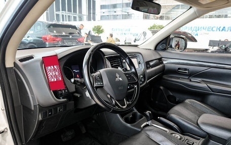Mitsubishi Outlander III рестайлинг 3, 2015 год, 1 750 000 рублей, 20 фотография