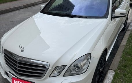 Mercedes-Benz E-Класс, 2012 год, 2 000 000 рублей, 5 фотография