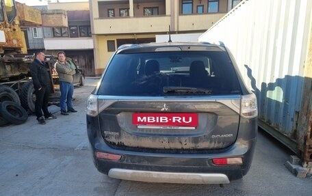 Mitsubishi Outlander III рестайлинг 3, 2014 год, 800 000 рублей, 2 фотография