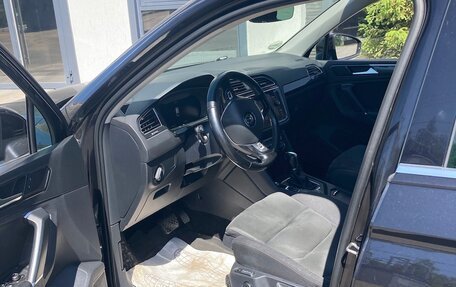 Volkswagen Tiguan II, 2018 год, 2 630 000 рублей, 8 фотография