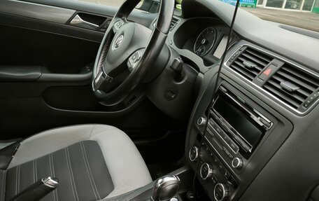 Volkswagen Jetta VI, 2013 год, 1 020 000 рублей, 24 фотография