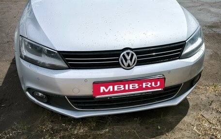 Volkswagen Jetta VI, 2013 год, 1 020 000 рублей, 4 фотография