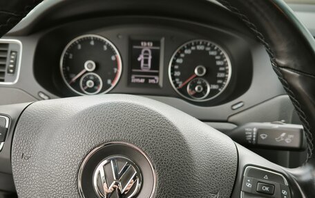 Volkswagen Jetta VI, 2013 год, 1 020 000 рублей, 28 фотография