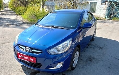 Hyundai Solaris II рестайлинг, 2011 год, 585 000 рублей, 1 фотография