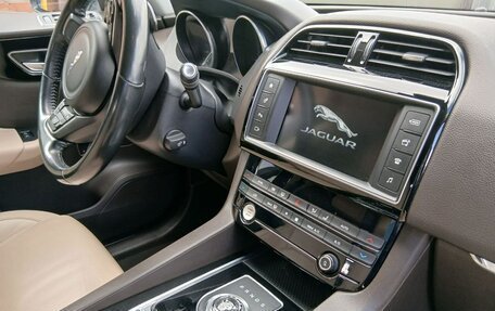 Jaguar F-Pace, 2017 год, 2 300 000 рублей, 12 фотография