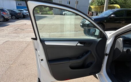 Volkswagen Jetta VI, 2012 год, 750 000 рублей, 21 фотография