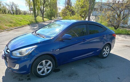 Hyundai Solaris II рестайлинг, 2011 год, 585 000 рублей, 2 фотография