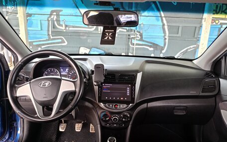 Hyundai Solaris II рестайлинг, 2011 год, 585 000 рублей, 19 фотография