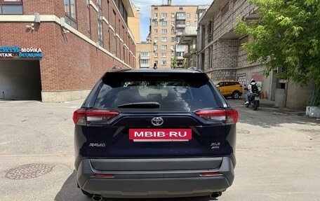 Toyota RAV4, 2021 год, 4 100 000 рублей, 4 фотография