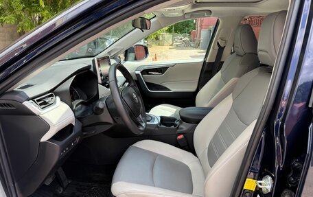 Toyota RAV4, 2021 год, 4 100 000 рублей, 9 фотография