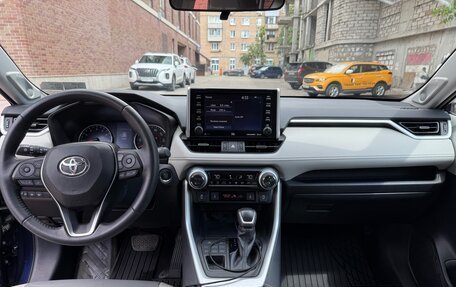 Toyota RAV4, 2021 год, 4 100 000 рублей, 10 фотография