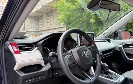 Toyota RAV4, 2021 год, 4 100 000 рублей, 12 фотография