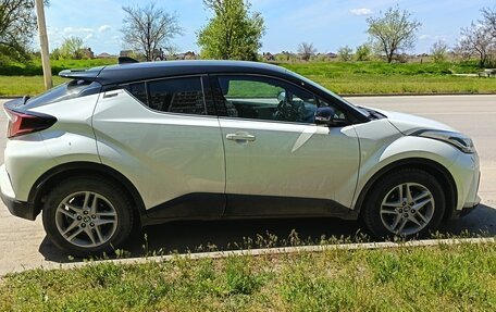 Toyota C-HR I рестайлинг, 2021 год, 2 700 000 рублей, 2 фотография