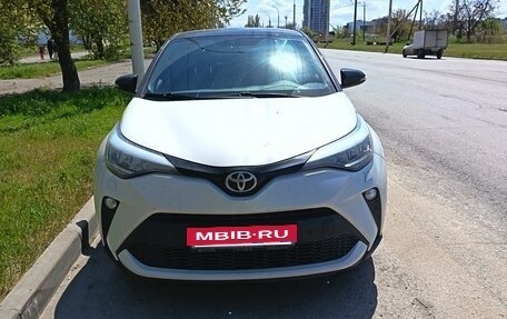 Toyota C-HR I рестайлинг, 2021 год, 2 700 000 рублей, 3 фотография